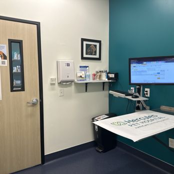 Hercules Pet Hospital - exam room - Veterinarians Near Me - Hercules, California