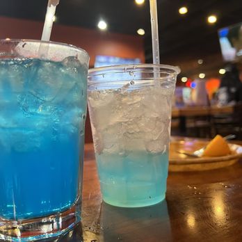 HOOTERS - Updated January 2026 - 644 Photos & 643 Reviews - 61-09 190th