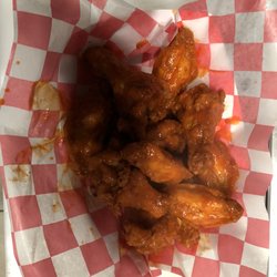City Limits Sports Bar - Hot wings