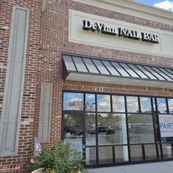 Devinn Nail Bar - Curb view
