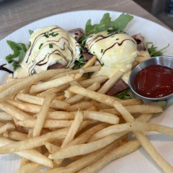 Lighthouse - Eggs Classic Benedict - Breakfast & Brunch Near Me - Newport Beach, California