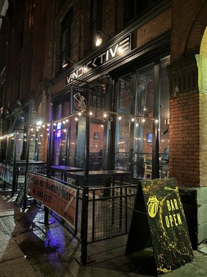 Vindicktive Bar and Wings by null