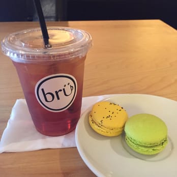 Bru Chicago - Raspberry yogurt black tea and lemon and pistachio macarons - Coffee & Tea Near Me - Chicago, Illinois