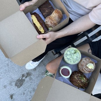 Del Sur Bakery & Cafe - Assorted pastries - Filipino Near Me - Chicago, Illinois Del Sur Bakery & Cafe - Assorted pastries - Filipino Near Me - Chicago, Illinois