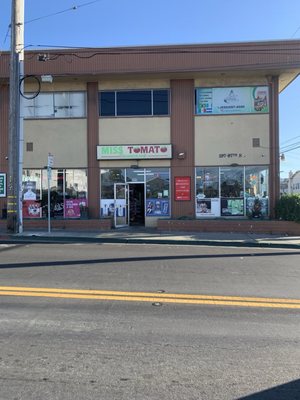 Miss Tomato Sandwiches and liquor by null