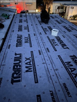 Bucio’s Roofing Logo