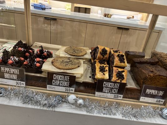 Modern Bread and Bagel by null