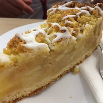 Snack Couture - Apple cake - Cafes Near Me - Prague, Puerto Rico