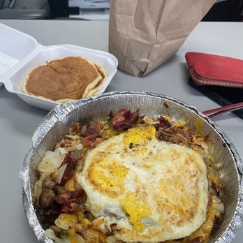 Top View - Turkey skillet - Breakfast & Brunch Near Me - Chicago, Illinois Top View - Turkey skillet - Breakfast & Brunch Near Me - Chicago, Illinois