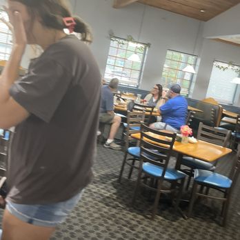 Country House Restaurants - This is a random family they seem to be having a fun time - New American Near Me - Alsip, Illinois