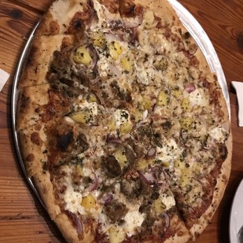 Flatbread Company - Mopsy's Kalua pork flatbread (half pork and half chicken) - Pizza Near Me - Paia, Hawaii