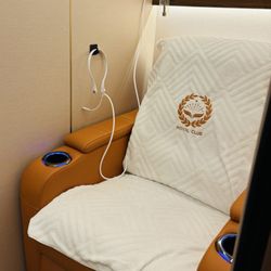 The Royal Club Fitness & Spa - Super cool hyperbaric oxygen chamber- first I have seen in Singapore! Oxygen therapies helps with breathing and is energizing!