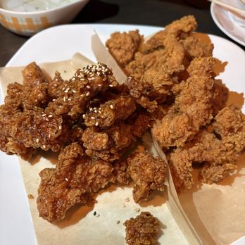 K-Pub - Left: soy garlic boneless chicken. Right: original chicken. - Ramen Near Me - North Hollywood, California