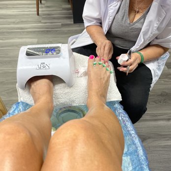 Four Seasons Nails & Spa - Nail Salons Near Me - Raeford, North Carolina