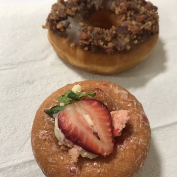 Donut Petit - Strawberry shortcake and maple bacon - Donuts Near Me - Alameda, California Donut Petit - Strawberry shortcake and maple bacon - Donuts Near Me - Alameda, California