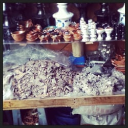 Jarciería del mercado de Cholula - Copal y copaleras en la jarciería del mercado de Cholula