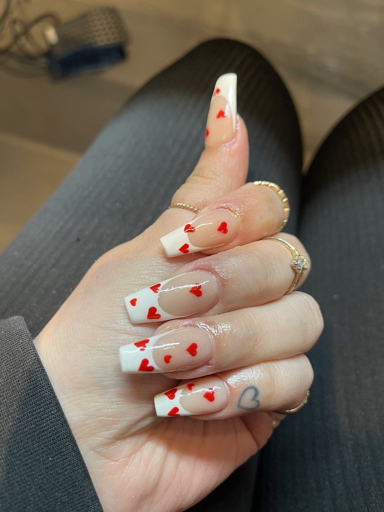 Best Nails and Spa Logo