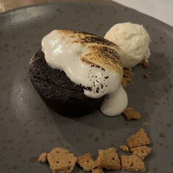 Bailey's Backyard - S'mores lava cake - American Near Me - Ridgefield, Connecticut