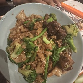 Kin Dee Bothell - Pad See Ew with Soy Protein (imitation beef) - Thai Near Me - Bothell, Washington