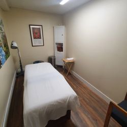 Ez Acu & Herb - Patient room