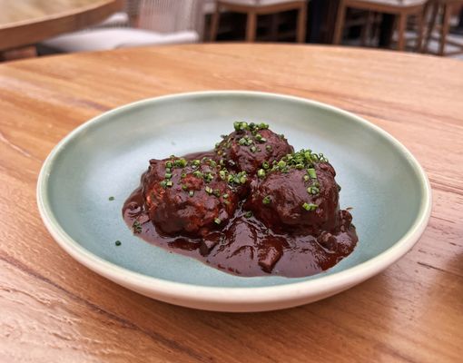 Broken Spanish Comedor by null