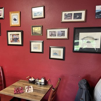 Fishtails Cafe - Seafood Near Me - South Beach, Oregon