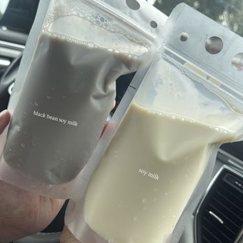 Taiwanese Eats - Soy Milk 甜豆漿 Black Bean Soy Milk (Sweeten) 黑豆漿(微糖) - Taiwanese Near Me - Redwood City, California Taiwanese Eats - Soy Milk 甜豆漿 Black Bean Soy Milk (Sweeten) 黑豆漿(微糖) - Taiwanese Near Me - Redwood City, California