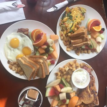 Main's Mansion - Big breakfast, veggie omelette, and French connection - Pubs Near Me - Markham, Ontario Main's Mansion - Big breakfast, veggie omelette, and French connection - Pubs Near Me - Markham, Ontario