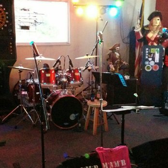Club Trio - a woman singing in front of a band - Lounges Near Me - Cincinnati, Ohio