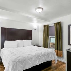 Americas Best Value Inn Jonesville Hillsdale - MI KingSuite
