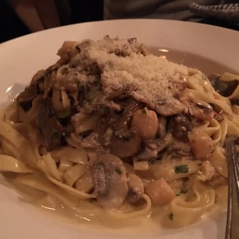 Anna Maria Trattoria - Fettuccine mare mondo (cream sauce, crab, scallop, mushrooms, and green onions) - Italian Near Me - Concord, Ontario Anna Maria Trattoria - Fettuccine mare mondo (cream sauce, crab, scallop, mushrooms, and green onions) - Italian Near Me - Concord, Ontario