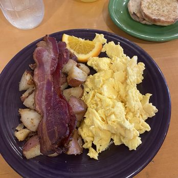 Alexa's Cafe - Farm plate - scrambled eggs, maple bacon, potato's, english muffin - Breakfast & Brunch Near Me - Bothell, Washington