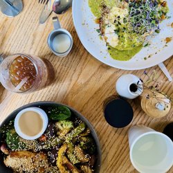 Hohl - Hohl bowl and avocado toast