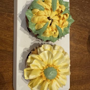 Palmie’s Cupcakes - Chocolate raspberry and Thai tea - Coffee & Tea Near Me - Sonoma, California