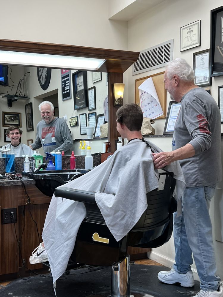 J & R Barber Shop Logo