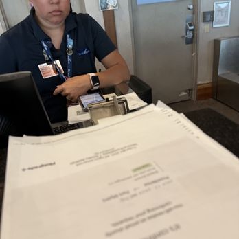 Breeze Airways - Ticket desk supervisor trying to get me some help but had no option but to wait for a chat response. - Airlines Near Me - Louisville, Kentucky Breeze Airways - Ticket desk supervisor trying to get me some help but had no option but to wait for a chat response. - Airlines Near Me - Louisville, Kentucky