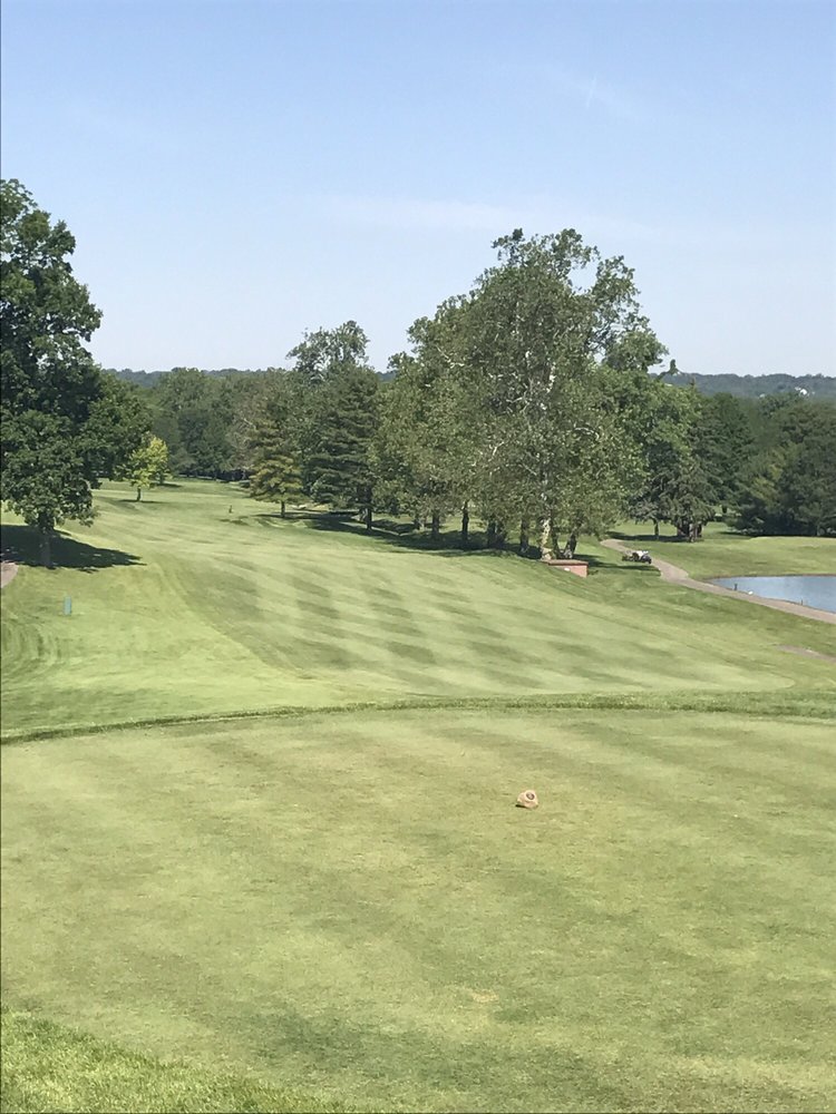 SPRINGFIELD COUNTRY CLUB Updated May 2024 2315 Signal Hill Rd