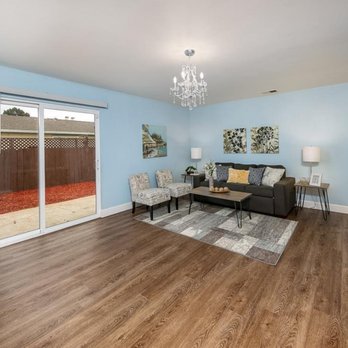 ColorsMesh Homestaging - Family room with Sweety's staging - Home Staging Near Me