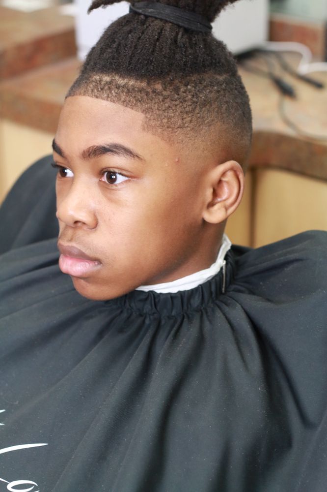 Fades By Ju Logo