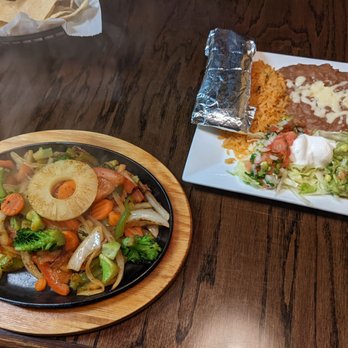 Los Magueyes - Veggie fajitas - Mexican Near Me - Kearney, Nebraska