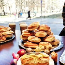 Chic Konditori - Bästa bananbakelsen, med utsikt över mariatorget!
