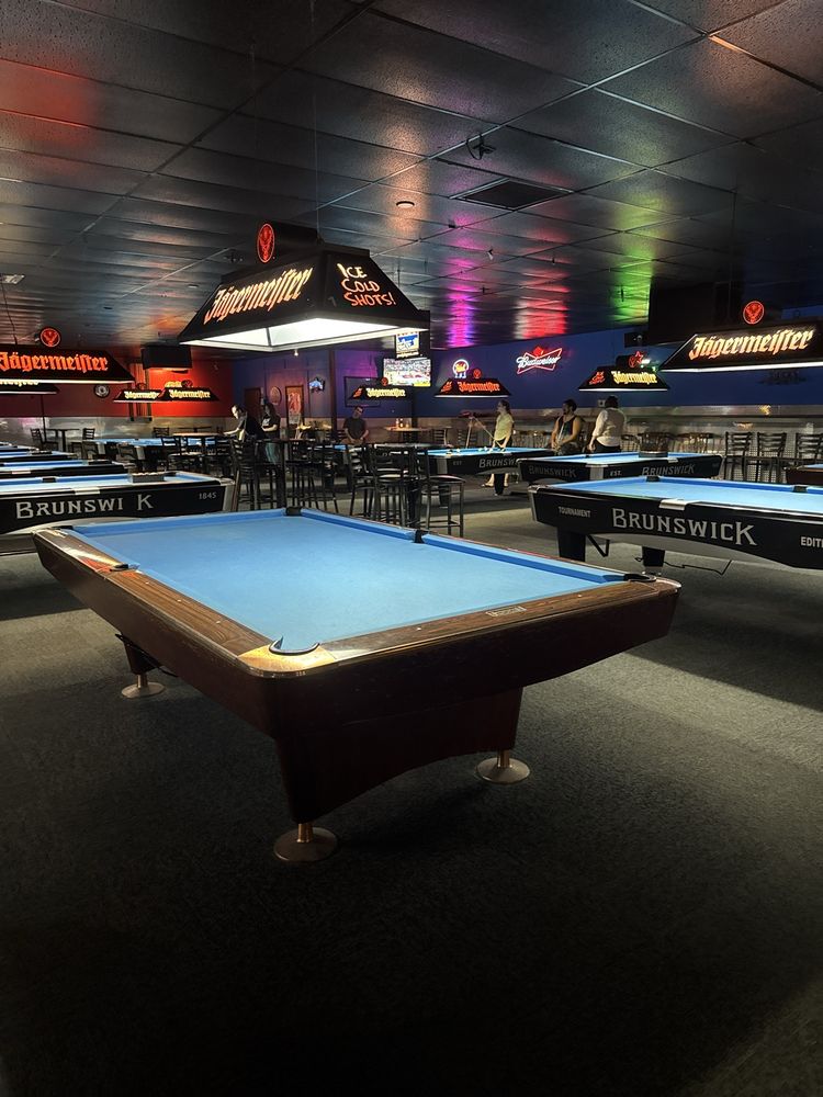 Solids and Stripes Billiards Image