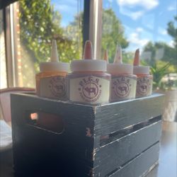 PIGS BBQ Restaurant - Bbq sauce basket