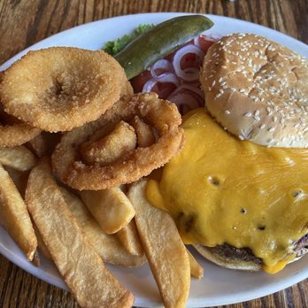 Country House - Country burger - Burgers Near Me - Clarendon Hills, Illinois Country House - Country burger - Burgers Near Me - Clarendon Hills, Illinois