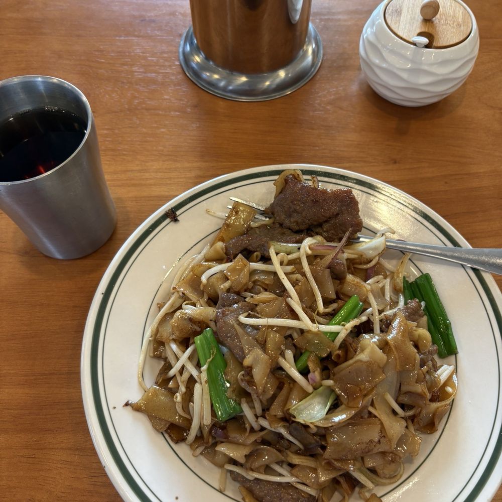 Garden Kitchen - Beef chow fun - Chinese Near Me - San Bruno, California