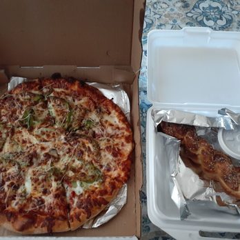 Sella's Calzone & Pizza - Mushroom bell pepper pepperoni pizza w bread stick - Pizza Near Me - Pullman, Washington Sella's Calzone & Pizza - Mushroom bell pepper pepperoni pizza w bread stick - Pizza Near Me - Pullman, Washington