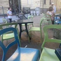 Chalet Del Pincio - Out door patio - really messy and littered with trash