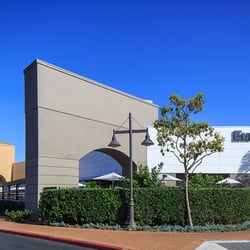 University Center - Eureka! proudly serves elevated American cuisine complemented by a carefully curated beverage program.