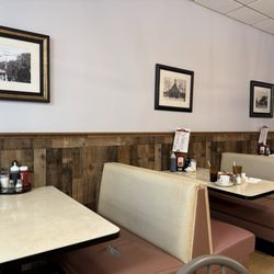 Burnt Hills Cafe - Everybody left..