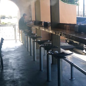 Harris BBQ - They added more seating outside with water mist - Barbeque Near Me - Coalinga, California